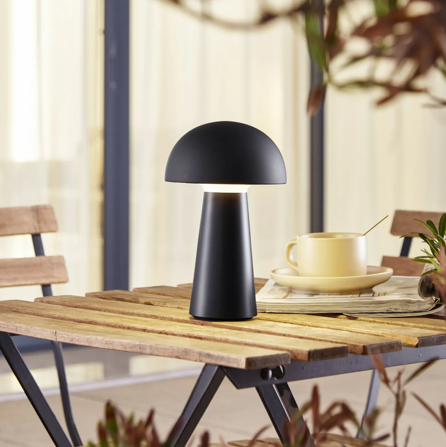 Lindby LED-Akkutischleuchte Zyre, schwarz, IP44, Touchdimmer