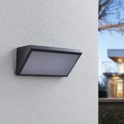 Lindby LED-Außenwandleuchte Abby, Sensor, IP65, dunkelgrau