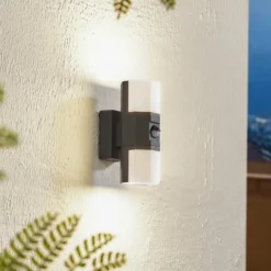 Lindby LED-Außenwandleuchte Alaric, Alu, anthrazit, Sensor