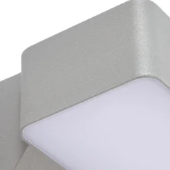 Lindby LED-Außenwandleuchte Fando, silber matt, Sensor, IP44