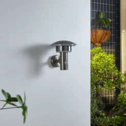 Lindby LED-Außenwandleuchte Lillie, Sensor, Höhe 19cm