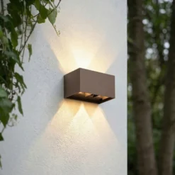 Lindby LED-Außenwandleuchte Nivar, eckig, rost, 20 cm, IP54