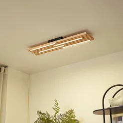 Lindby LED-Deckenleuchte Madero, Kiefernholz, 90 cm x 20 cm