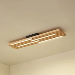 Lindby LED-Deckenleuchte Madero, Kiefernholz, 90 cm x 20 cm