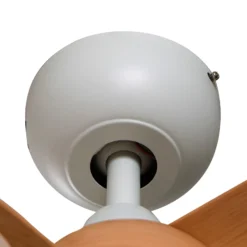 Lindby LED-Deckenventilator Enon, weiß/holzfarben, DC, leise