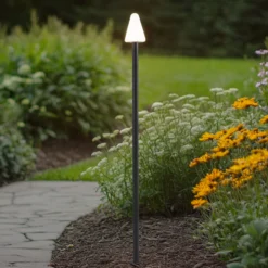 Lindby LED-Erdspießleuchte Selinda, schwarz, Höhe 100 cm