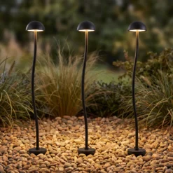 Lindby LED-Erdspießleuchte Soremi, schwarz, 3er-Set, IP44