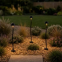 Lindby LED-Erdspießleuchte Soremi, schwarz, 3er-Set, IP44