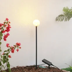 Lindby LED-Solarleuchte Brindley, schwarz, Glas, IP65