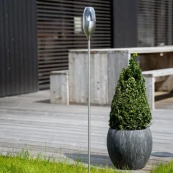Lindby LED-Solarleuchte Jari, Höhe 122 cm, Edelstahl, klar