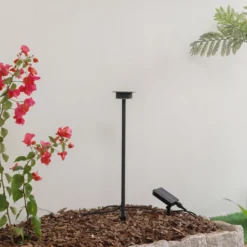 Lindby LED-Solarleuchte Lyris, schwarz, Aluminium, 3.000 K