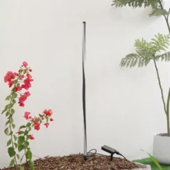 Lindby LED-Solarleuchte Sabriel, gerade, schwarz, Alu, 3000K