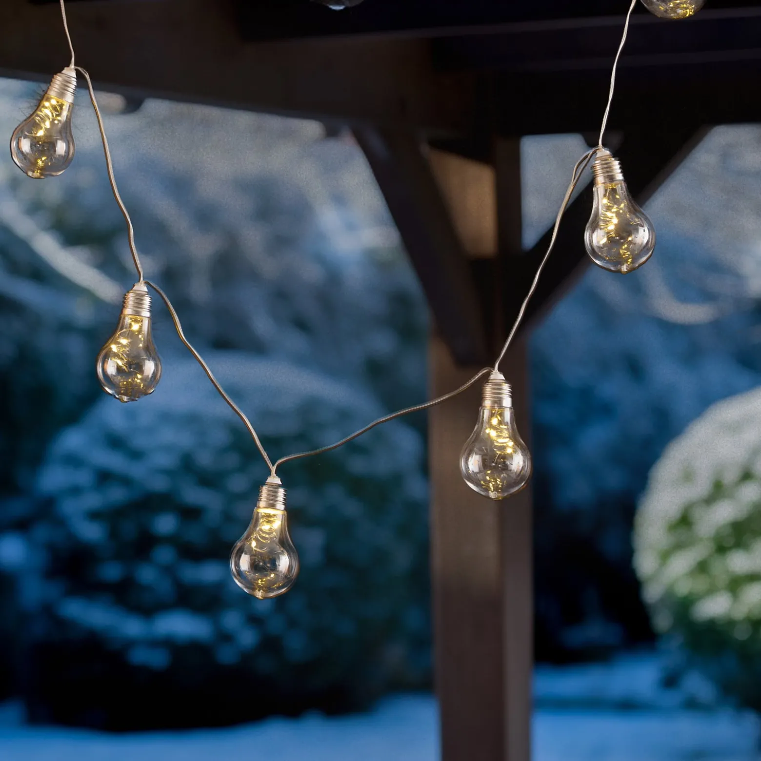 Lindby LED-Solar-Lichterkette Lampini, 200 cm, schwarz, IP44