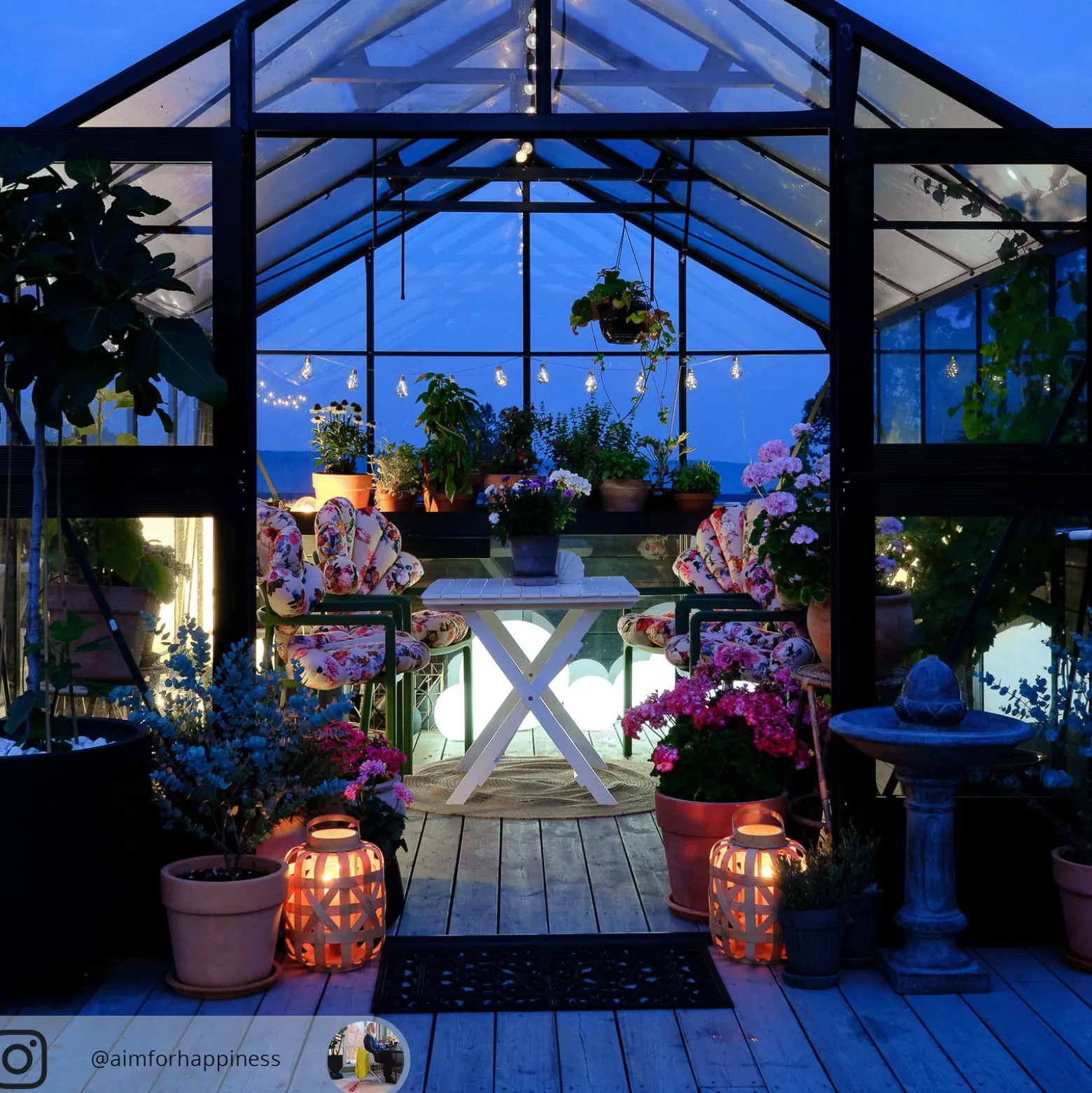 Lindby LED-Solar-Lichterkette Lampini, 200 cm, schwarz, IP44