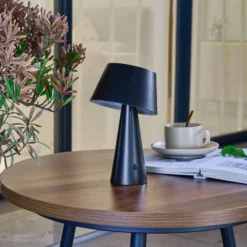 Lindby LED-Solartischlampe Lirinor schwarz Kunststoff 13 cm