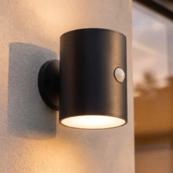 Lindby LED-Solar-Wandleuchte Amren, schwarz, ABS, Sensor