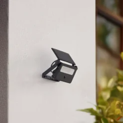 Lindby LED-Solar-Wandleuchte Rikard, schwarz, Edelstahl