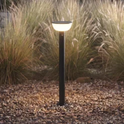 Lindby LED-Solarwegeleuchte Obintu, schwarz, 63 cm, Sensor