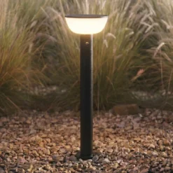 Lindby LED-Solarwegeleuchte Obintu, schwarz, 63 cm, Sensor