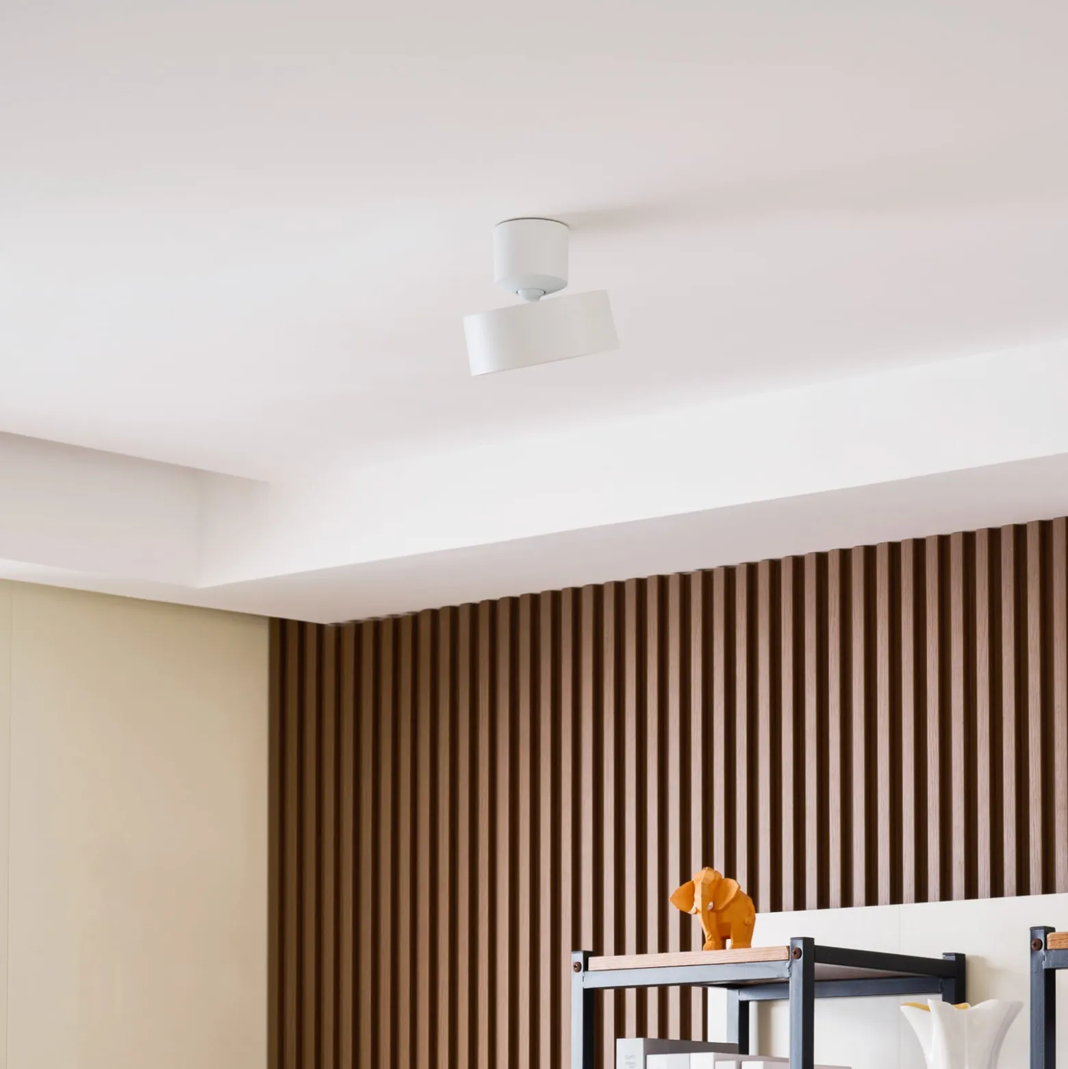 Lindby LED-Strahler Nivoria, Ø 14 cm, weiß, schwenkbar