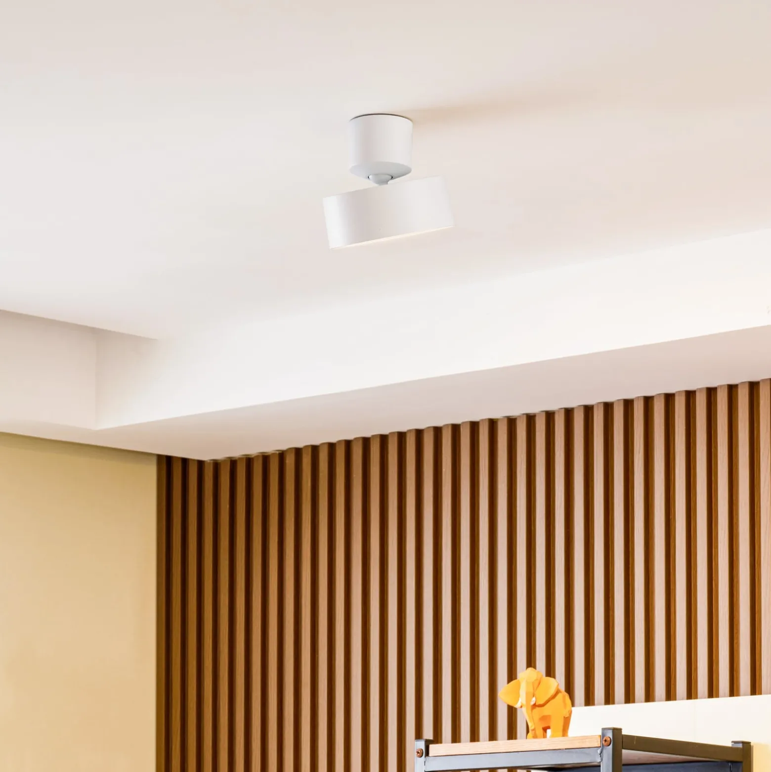 Lindby LED-Strahler Nivoria, Ø 14 cm, weiß, schwenkbar