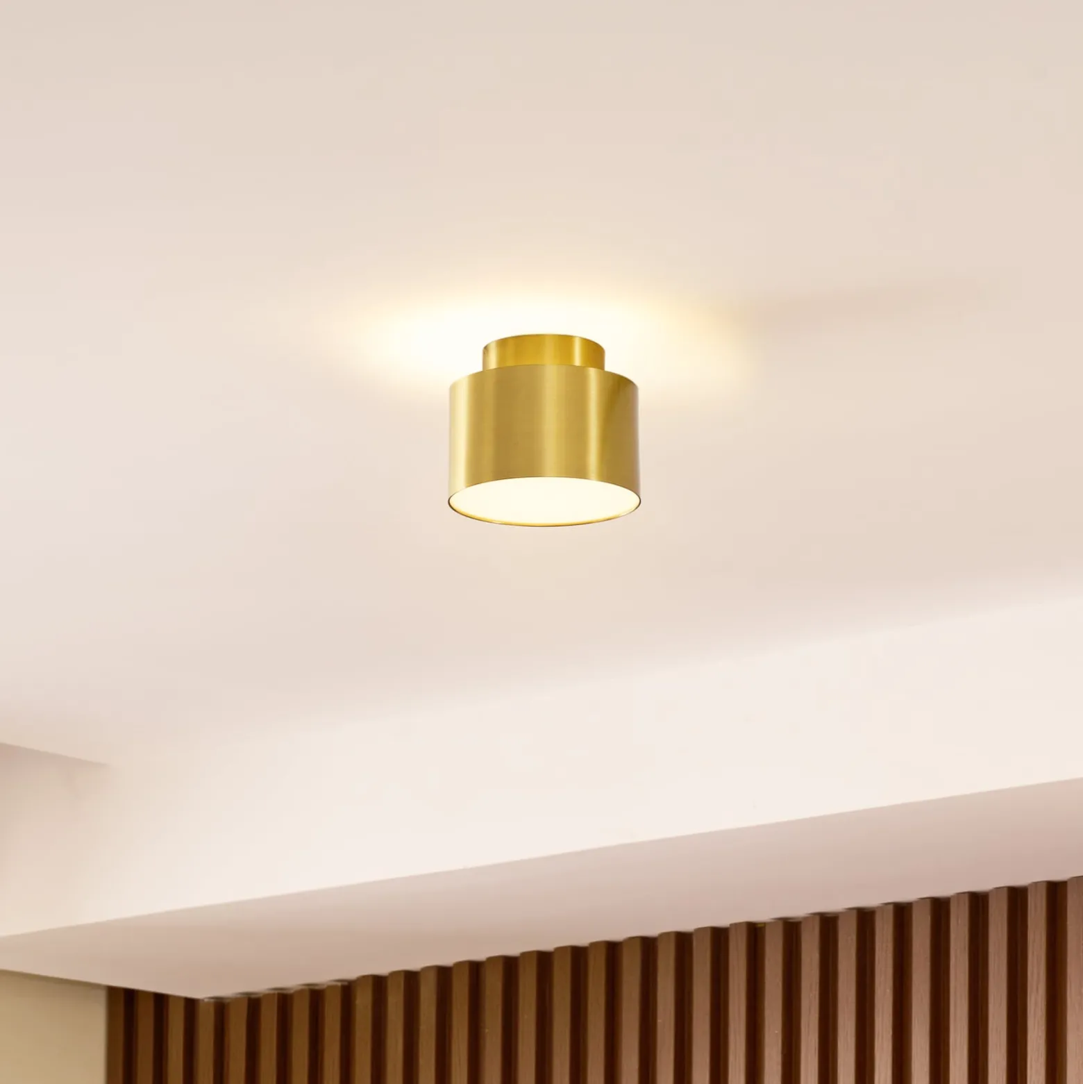 Lindby LED-Strahler Nivoria, 11 x 9 cm, goldfarben, Metall