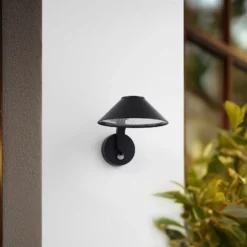 Lindby LED-Wandlampe Capelo, schwarz, Metall, Sensor, Ø20cm