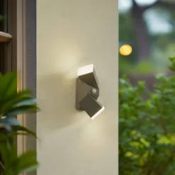 Lindby LED-Wandleuchte Sally, 22 cm, grau, IP54, Sensor