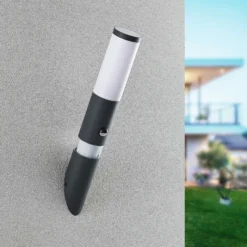 Lindby Okari Außenwandleuchte mit Sensor Fackel