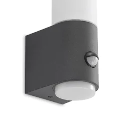 Lindby Okari Außenwandleuchte mit Sensor, gerade