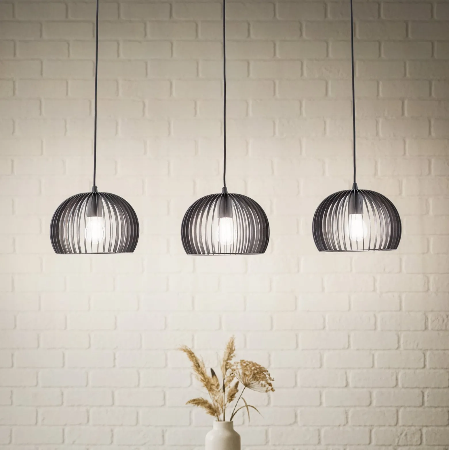 Lindby Pendellampe Jusra, 99cm, 3-flg., schwarz, Metall, E27