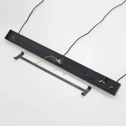 Lindby Pendellampe Tarjei, Länge 120cm, schwarz/gold, Metall