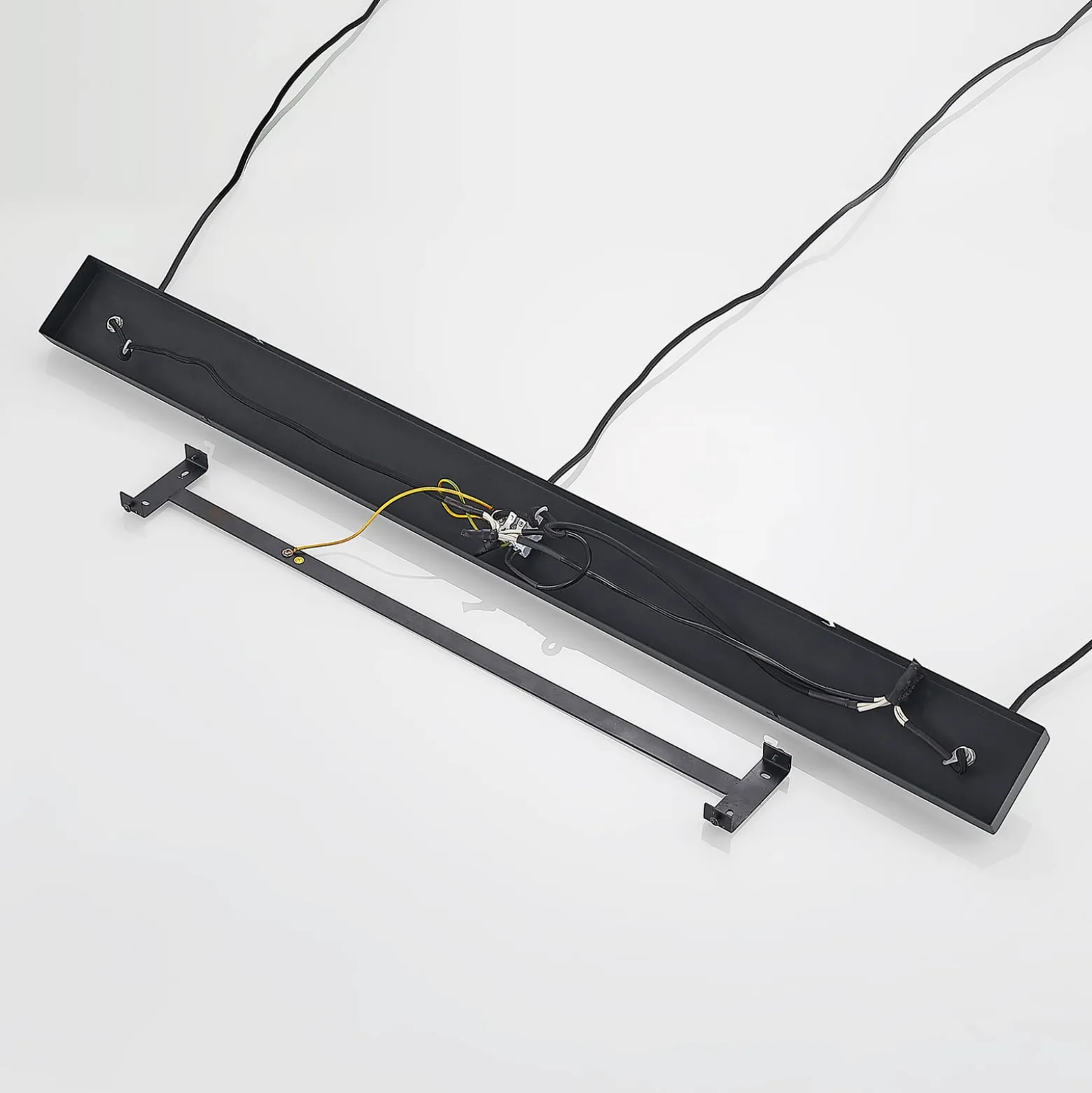 Lindby Pendellampe Tarjei, Länge 120cm, schwarz/gold, Metall