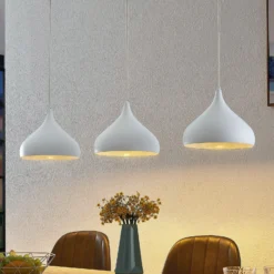 Lindby Pendelleuchte Elamira, weiß, Metall, 133 cm, 3-flg.