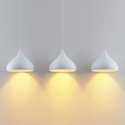 Lindby Pendelleuchte Elamira, weiß, Metall, 133 cm, 3-flg.