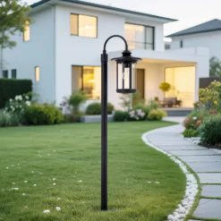 Lindby Wegeleuchte Zayn, schwarz, Glas, Höhe 109 cm, IP65