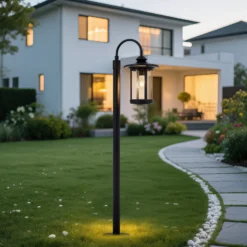 Lindby Wegeleuchte Zayn, schwarz, Glas, Höhe 109 cm, IP65