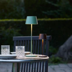 LOOM DESIGN LED-Akku-Tischleuchte Modi Micro, IP65, corten