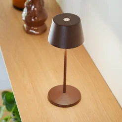 LOOM DESIGN LED-Akku-Tischleuchte Modi Micro, IP65, corten