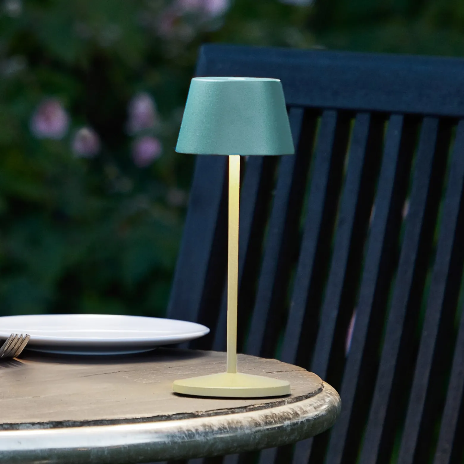 LOOM DESIGN LED-Akku-Tischleuchte Modi Micro, IP65, grün