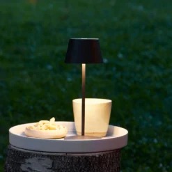 LOOM DESIGN LED-Akku-Tischleuchte Modi Micro, IP65, schwarz