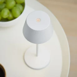 LOOM DESIGN LED-Akku-Tischleuchte Modi Micro, IP65, weiß