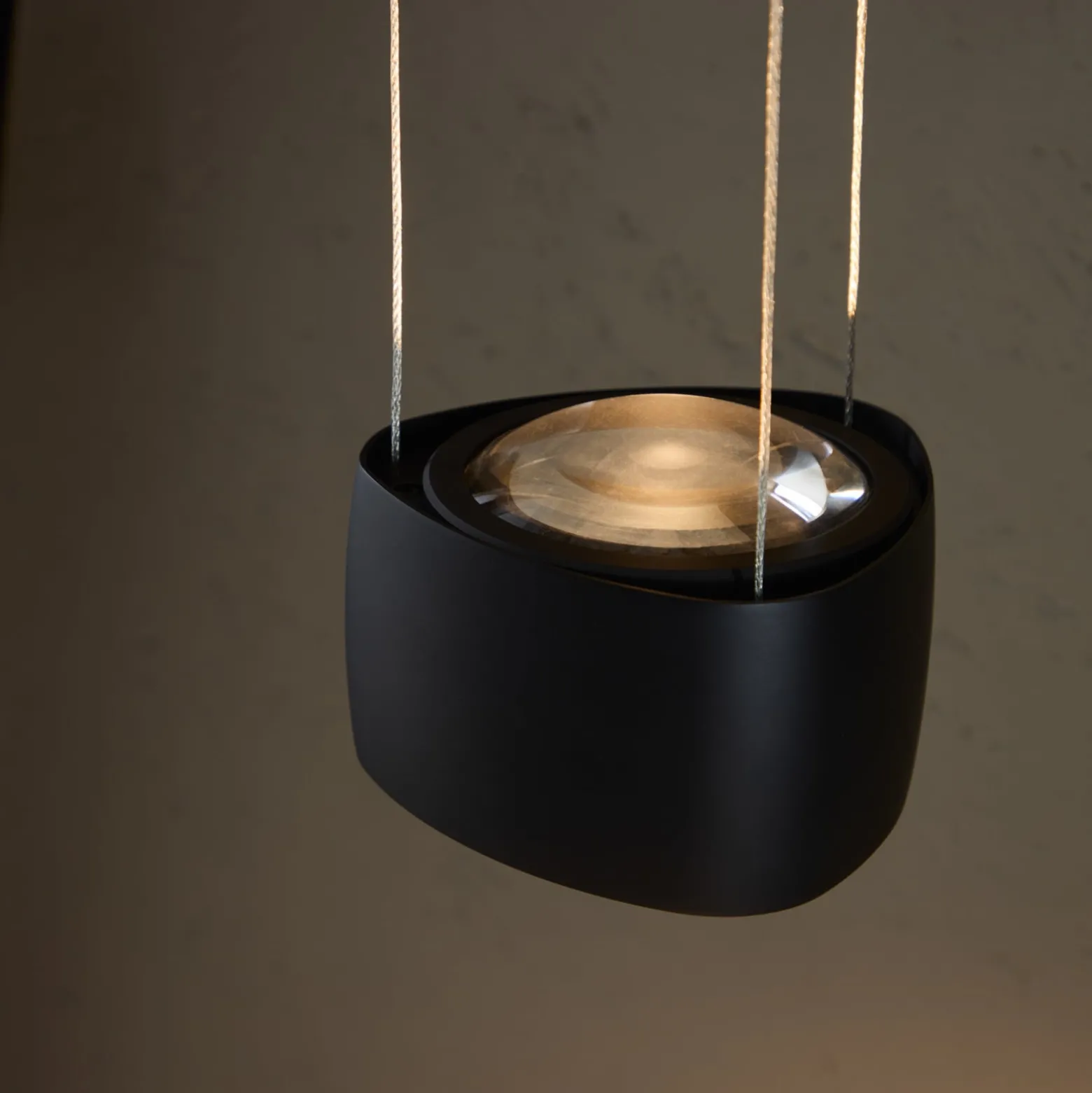 LOOM DESIGN LED-Hängelampe Air, schwarz, 13 cm, Alu