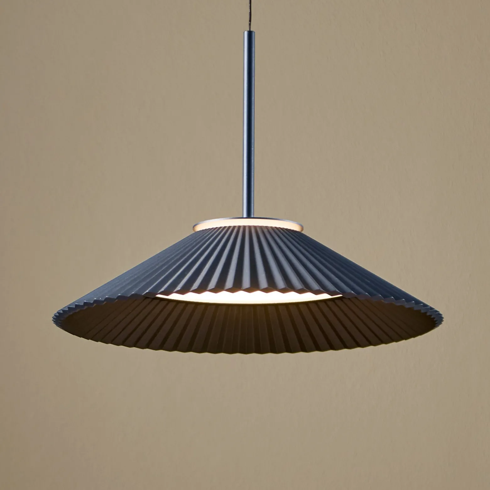 LOOM DESIGN LED-Hängelampe Ballerina, dunkelblau, Ø 35 cm
