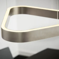LOOM DESIGN LED-Hängelampe Trigon, creme, 60 cm, Alu