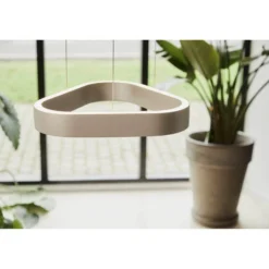 LOOM DESIGN LED-Pendelleuchte Trigon, creme, Alu, 40 cm