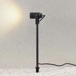 Lucande Außenstrahler Galina, Erdspieß, Stecker, grau, 40 cm