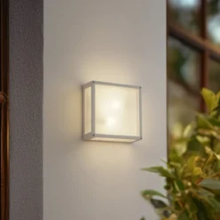 Lucande Außenwandlampe Aurelien, weiß, Sensor, 25 x 25 cm