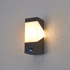Lucande Außenwandleuchte Kiran, Sensor, grau, IP44, E27