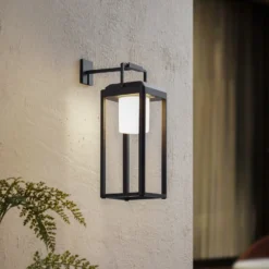 Lucande 2-in-1 LED-Solarleuchte Tilena, schwarz, eckig, Alu